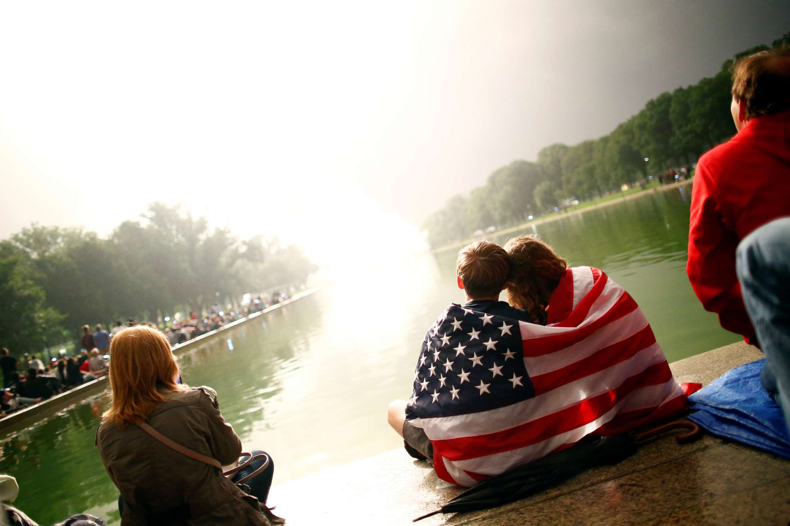 PHOTO: People watch fireworks during the 4th of July Independence Day celebrations at the National Mall in Washington, July 4, 2016.  