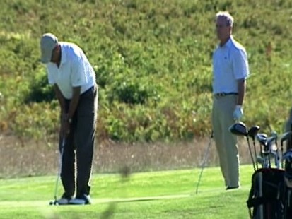 Video: Obama and Bloomberg play golf.