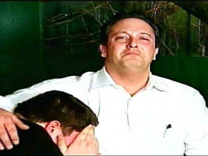Video of Illinois Democrat Scott Cohen resigning through tears.
