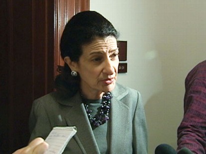 ABC News video of Sens. Collins, Snowe on financial reform.