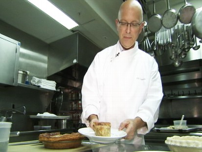 Video: White House Pastry Chef shows ABC News how to make pie.
