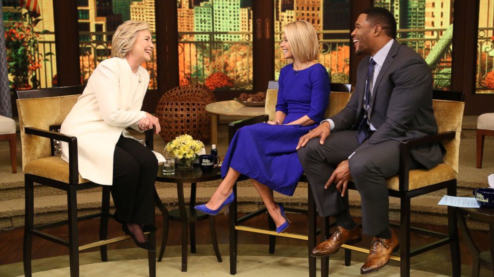PHOTO:Kelly Ripa and Michael Strahan talk with Hillary Clinton during  "LIVE with Kelly and Michael" in New York, Nov. 19, 2015.
  