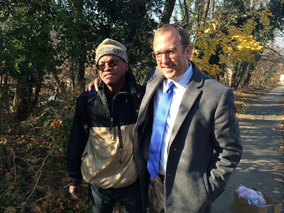 PHOTO: Jon Karl interviews veteran Tony Jones on the day he moved from a tent in the woods into an apartment.