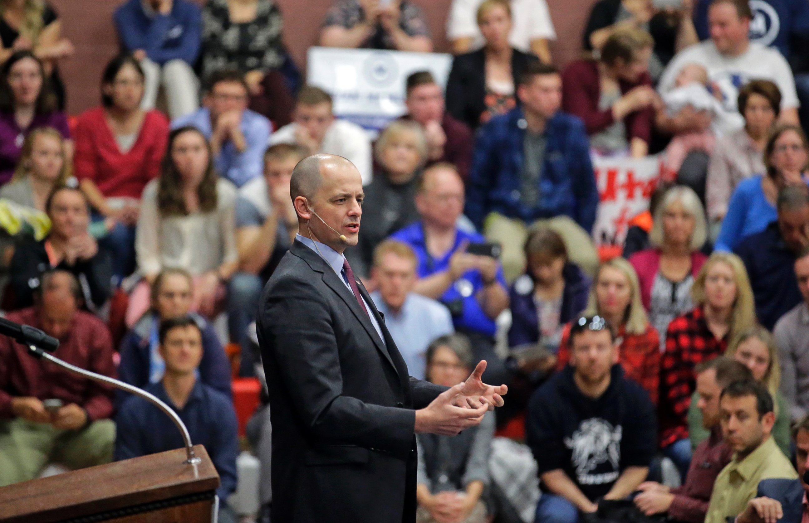 PHOTO: Independent presidential candidate Evan McMullin speaks during a rally, in Draper, Utah, Oct. 21, 2016. 