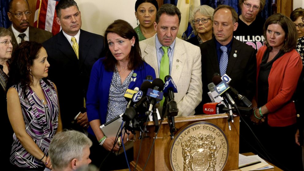 PHOTO: Nicole Hockley, and other parents of victims of the Sandy Hook elementary school shooting talk to media at the New Jersey Statehouse in Trenton, April 30, 2013. 