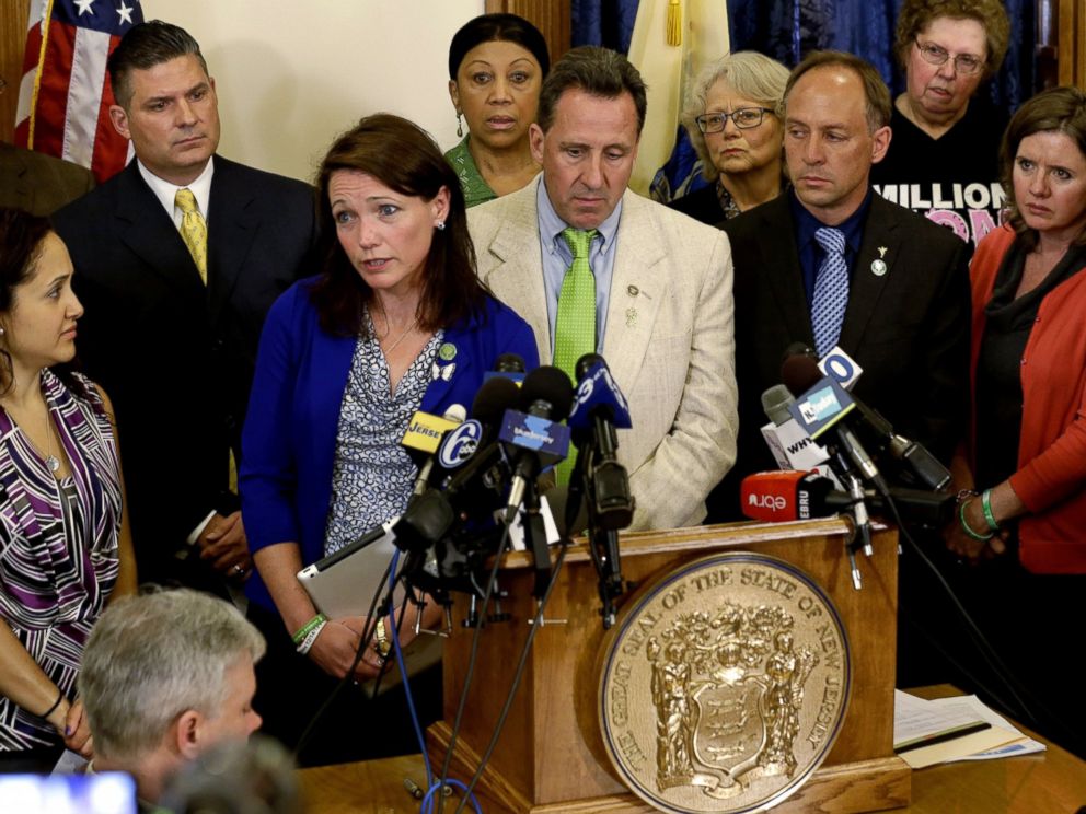 PHOTO: Nicole Hockley, and other parents of victims of the Sandy Hook elementary school shooting talk to media at the New Jersey Statehouse in Trenton, April 30, 2013.