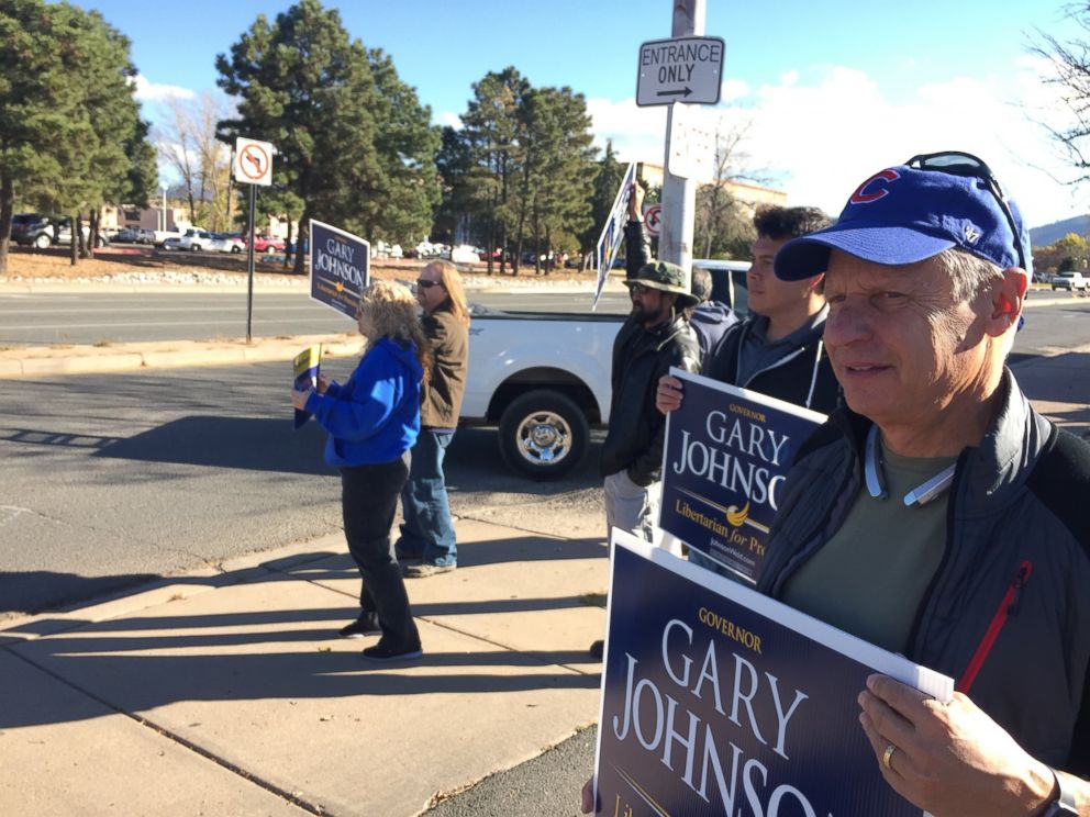 PHOTO: Libertarian Party presidential candidate Gary Johnson joins sign-waving political supporters at an intersection outside the state Capitol in Santa Fe, New Mexico, Nov. 8, 2016.