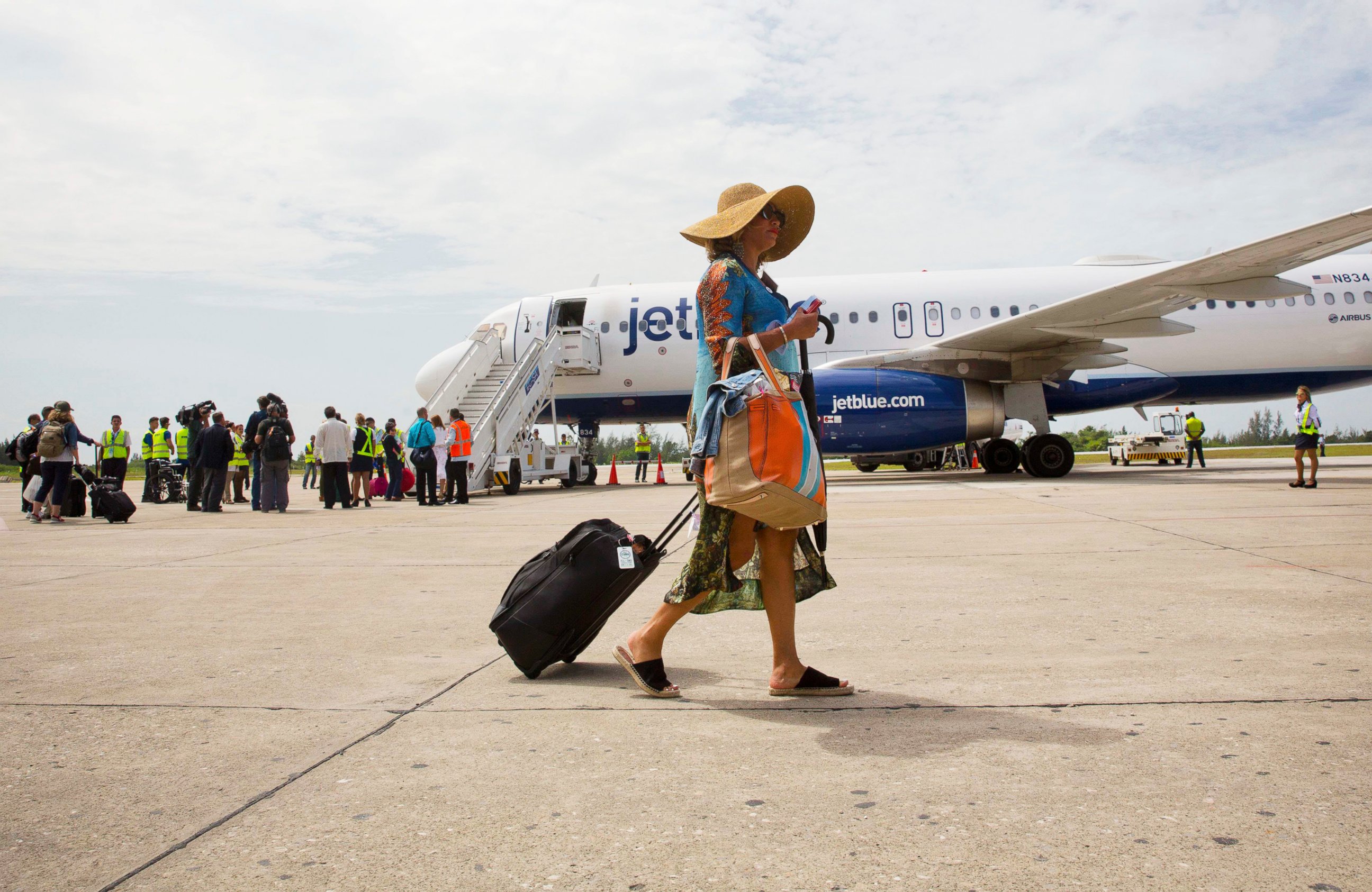 PHOTO: Passengers deplane from JetBlue flight 387, in Santa Clara, Cuba, Aug. 31, 2016. The flight was the first commercial flight between the U.S. and Cuba in more than a half century,