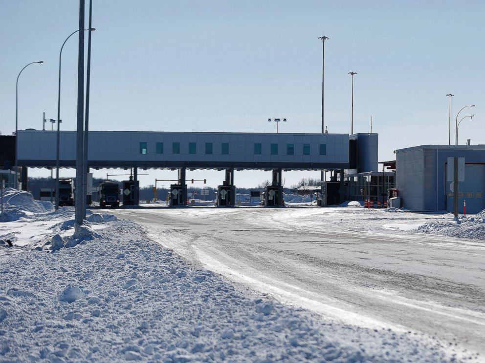 Canadian Police Intercept 22 People On U.S.-Manitoba Border Overnight ...