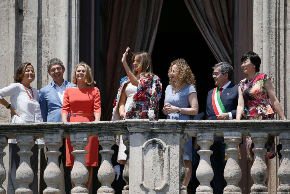 PHOTO: First lady Melania Trump, center, waves on the balcony of Chierici Palace, part of a visit of the G7 first ladies in Catania, Italy, May 26, 2017. 