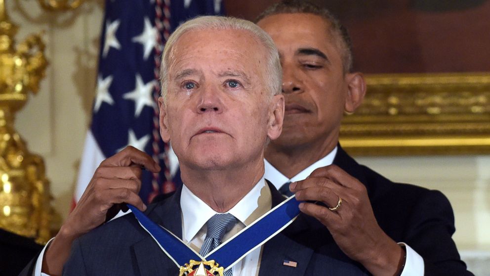 PHOTO: President Barack Obama presents Vice President Joe Biden with the Presidential Medal of Freedom during a ceremony in the State Dining Room of the White House in Washington, Jan. 12, 2017.