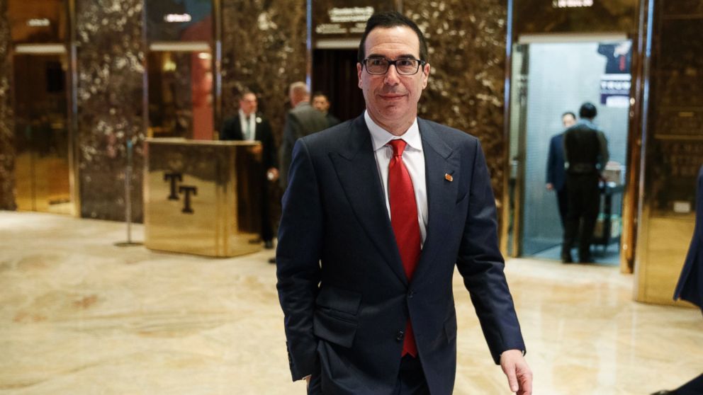PHOTO: Steven Mnuchin, national finance chairman of President-elect Donald Trump's campaign, walks in the lobby of Trump Tower, Nov. 14, 2016, in New York City.