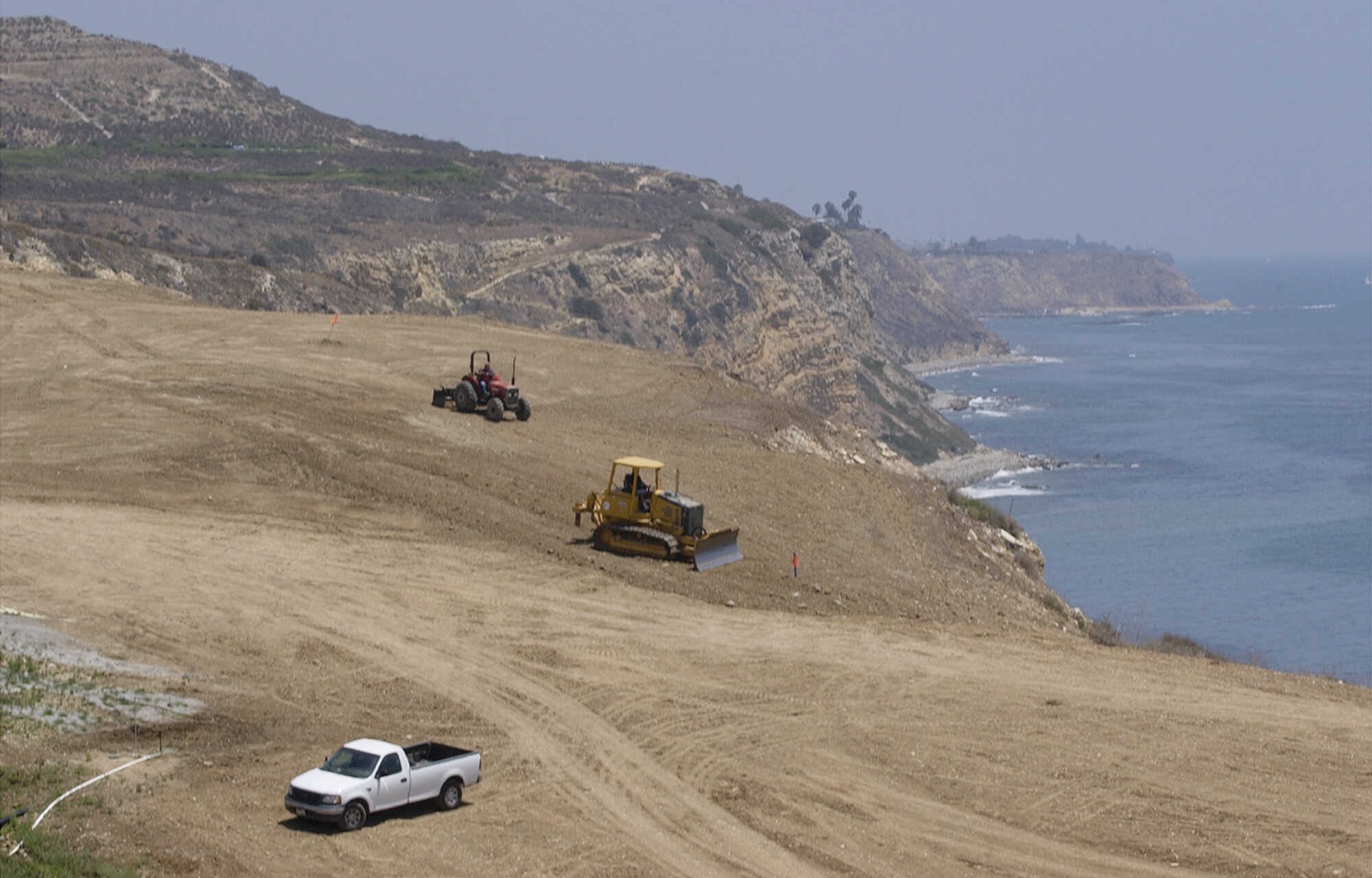 PHOTO: Construction crews work to restore the 18th hole and adjacent areas at the Trump National Golf Club - Los Angeles Wednesday, Aug. 4, 2004, in Rancho Palos Verdes, California. 