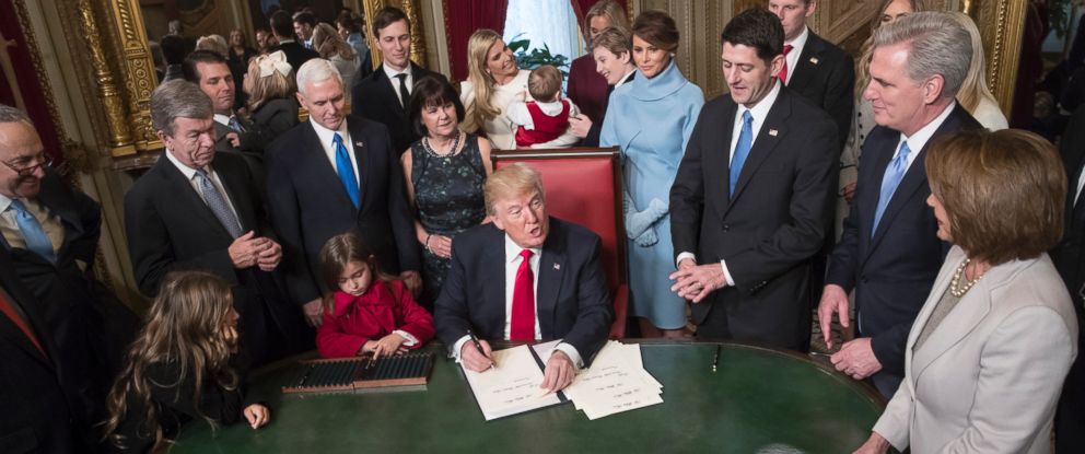 Nepotism Laws Don T Apply To Jared Kushner Appointment Doj Says Photo President Donald Trump Is Joined By The Congressional Leadership And His Family As He