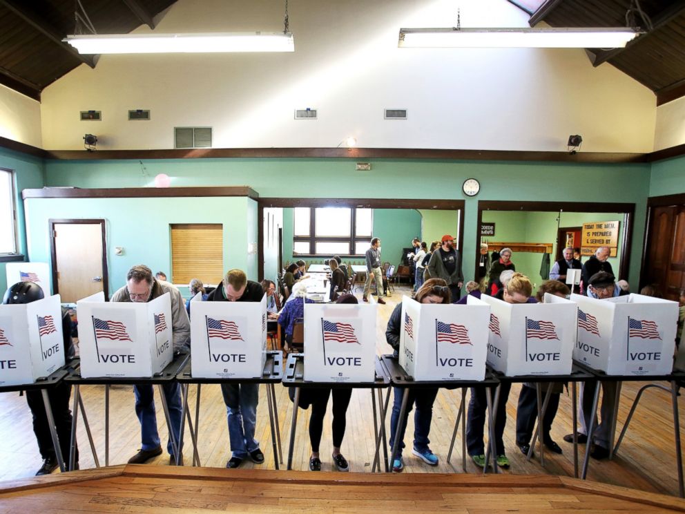 PHOTO: Voters cast their ballots at the Wil-Mar Neighborhood Center on the Near East Side of Madison, Wis., Nov. 8, 2016.