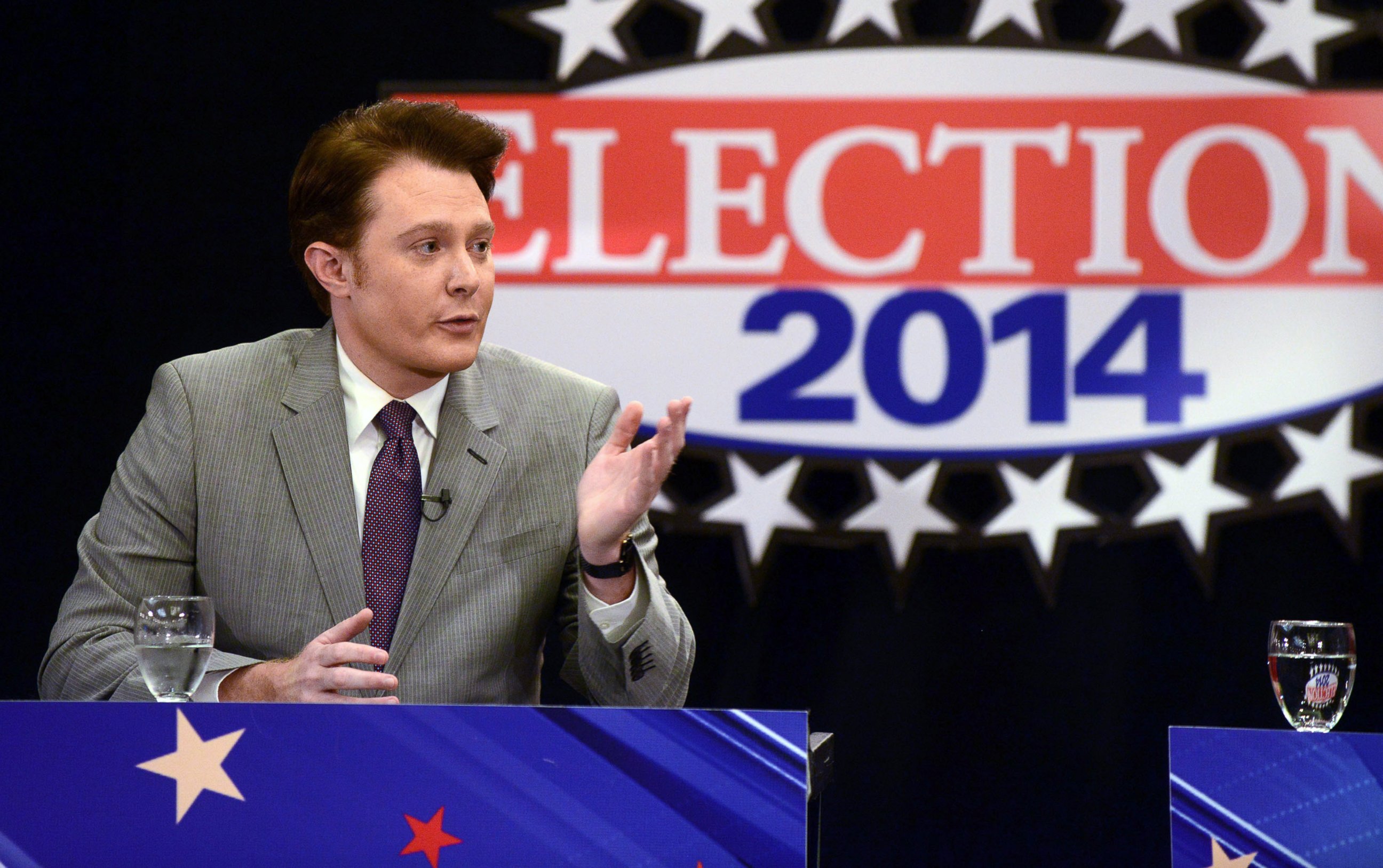 PHOTO: Clay Aiken answers questions during the taping of  a debate with Renee Ellmers, Oct. 6, 2014 at the Pinehurst Resort in Pinehurst, N.C.