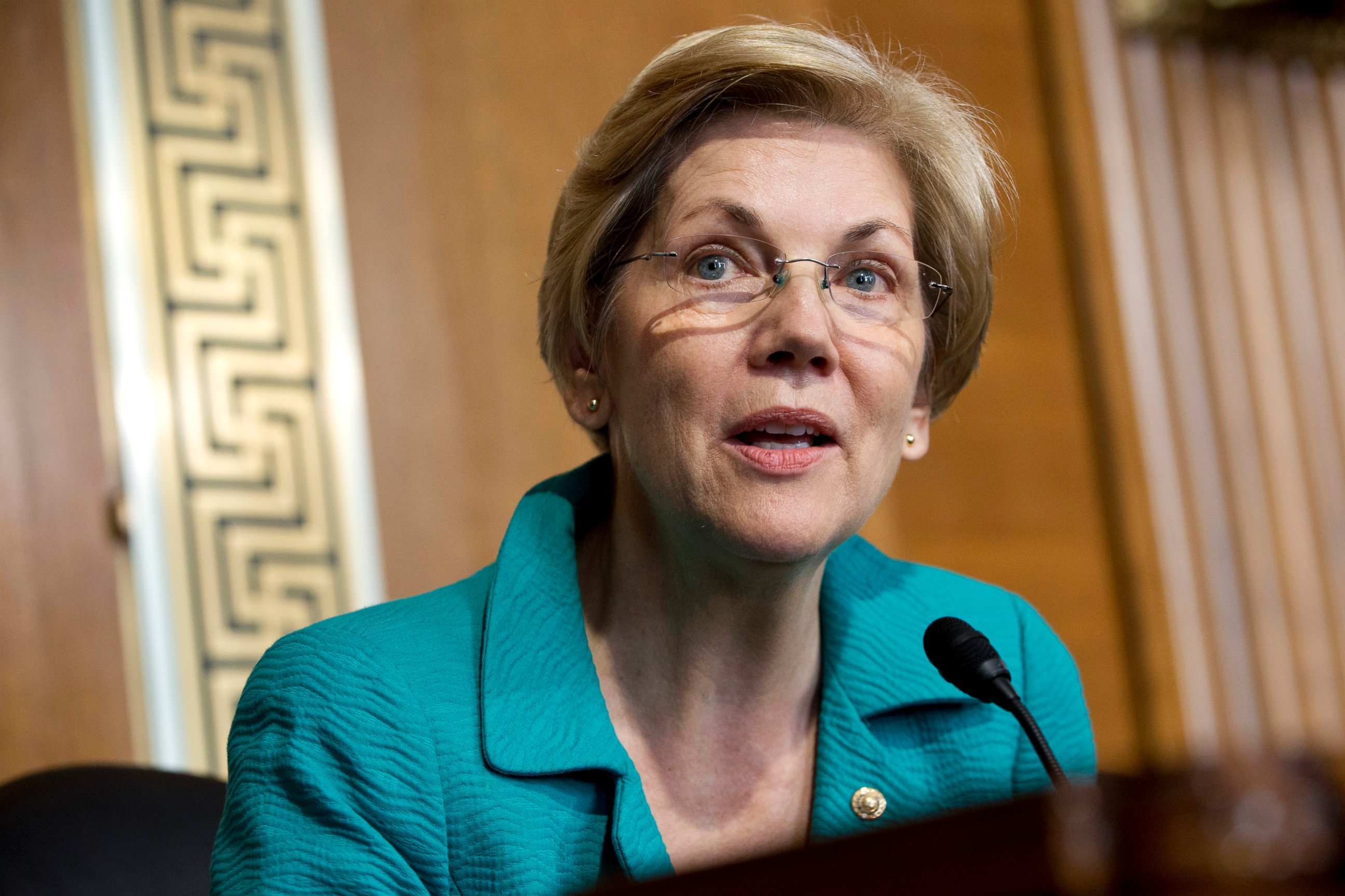 PHOTO: Elizabeth Warren speaks on Capitol Hill in Washington, Oct. 6, 2015. 