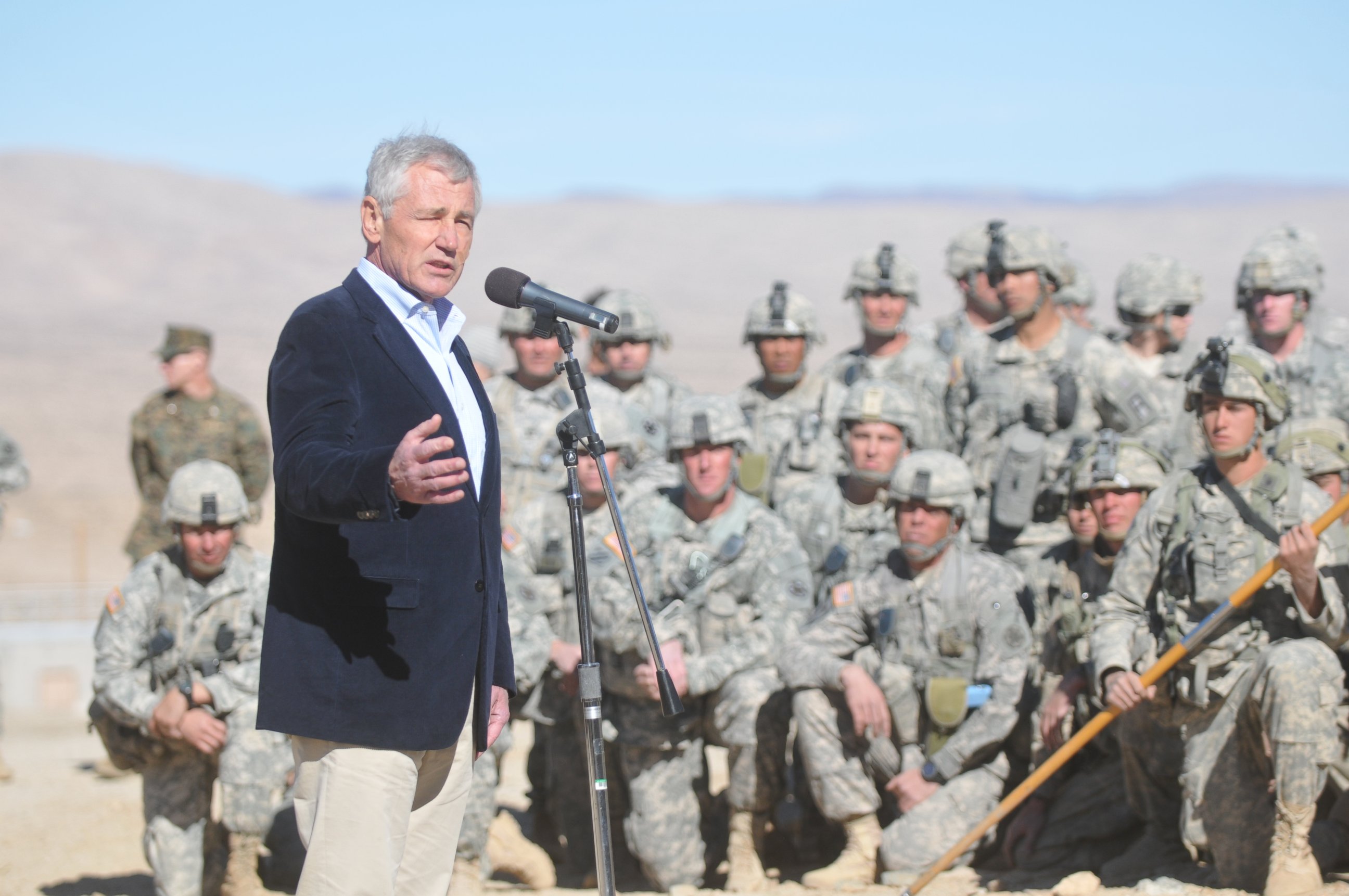 PHOTO: U.S. Secretary of Defense Chuck Hagel speaks to troops at Fort Irwin National Training Center in Fort Irwin, Calif,  during his visit on Nov. 16, 2014.