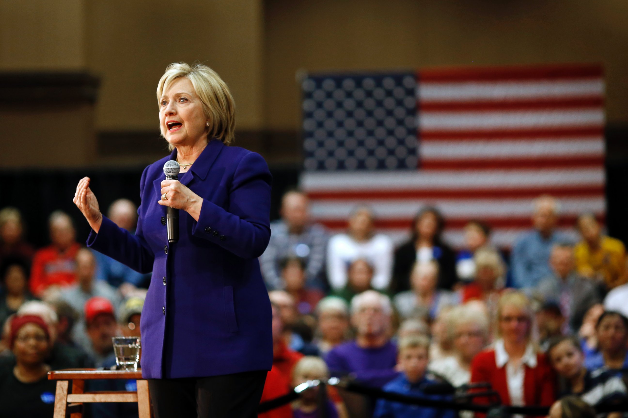 PHOTO: Democratic presidential candidate Hillary Clinton speaks during a campaign event in Burlington, Iowa, Jan. 20, 2016.