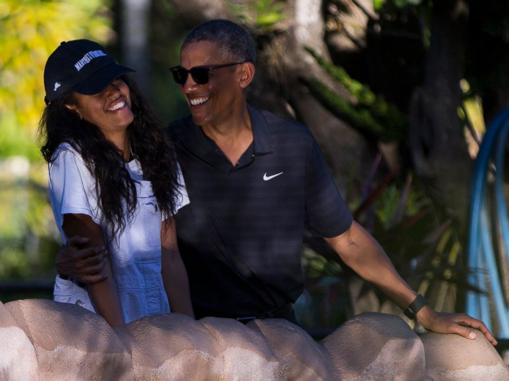 PHOTO: President Barack Obama, right, tours the Honolulu Zoo with his daughter Malia during a family vacation, on Saturday, Jan. 2, 2016, in Honolulu.