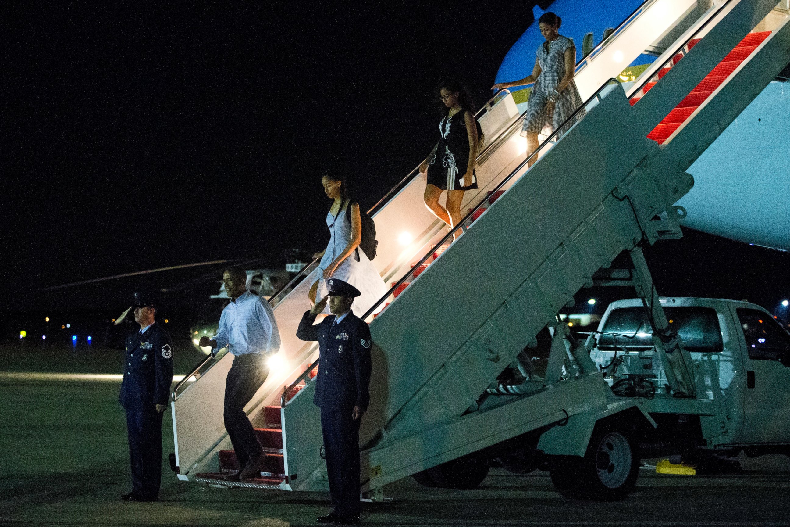 PHOTO: President Obama and first family exit Air Force One on return to Washington at Andrews Air Force Base, Md., June 19, 2016, after visiting the Yosemite National Park this weekend. 