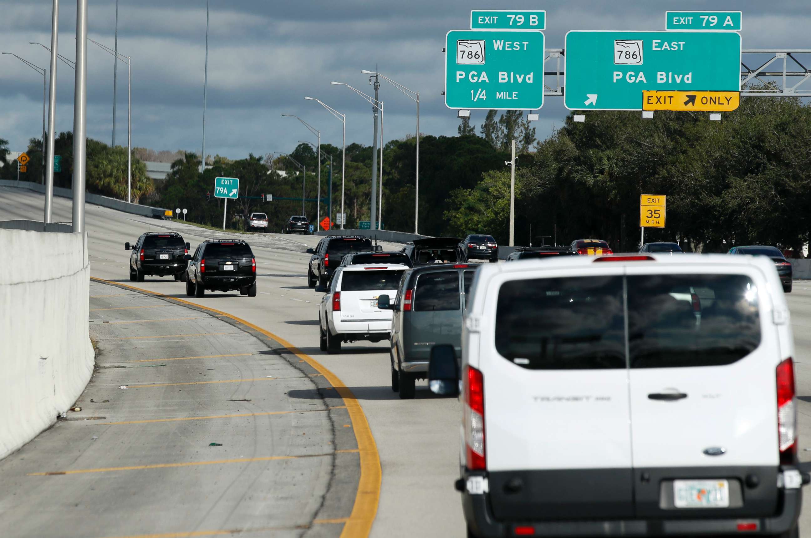 PHOTO: The motorcade for President Donald Trump is seen, Friday, Nov. 24, 2017, in Palm Beach Gardens, Fla. Trump is en route to his Trump National Golf Club, in Jupiter, Fla. 