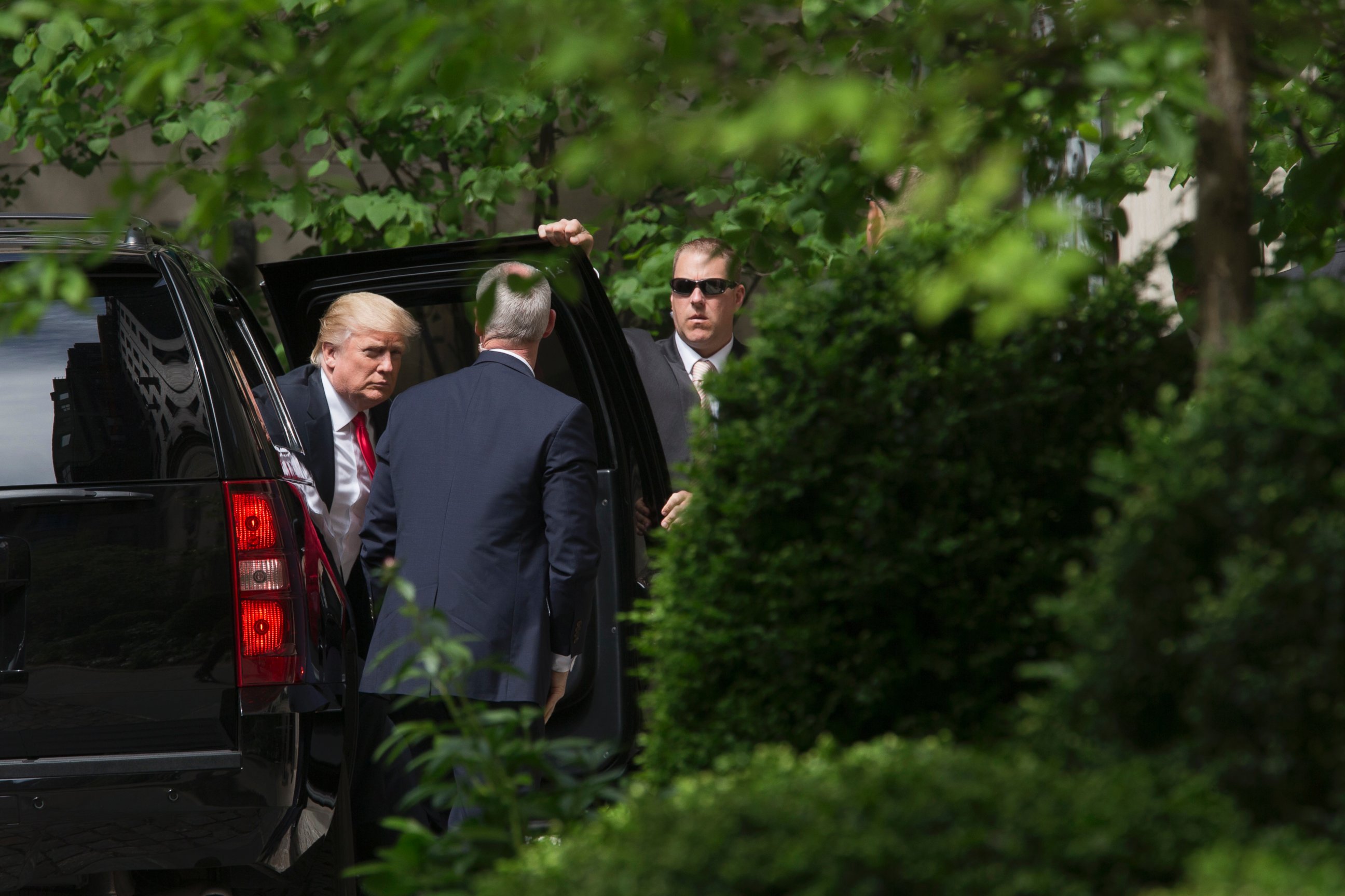 PHOTO: Republican presidential candidate Donald Trump arrives at the residence of former Secretary of State Henry Kissinger, May 18, 2016, in New York. 