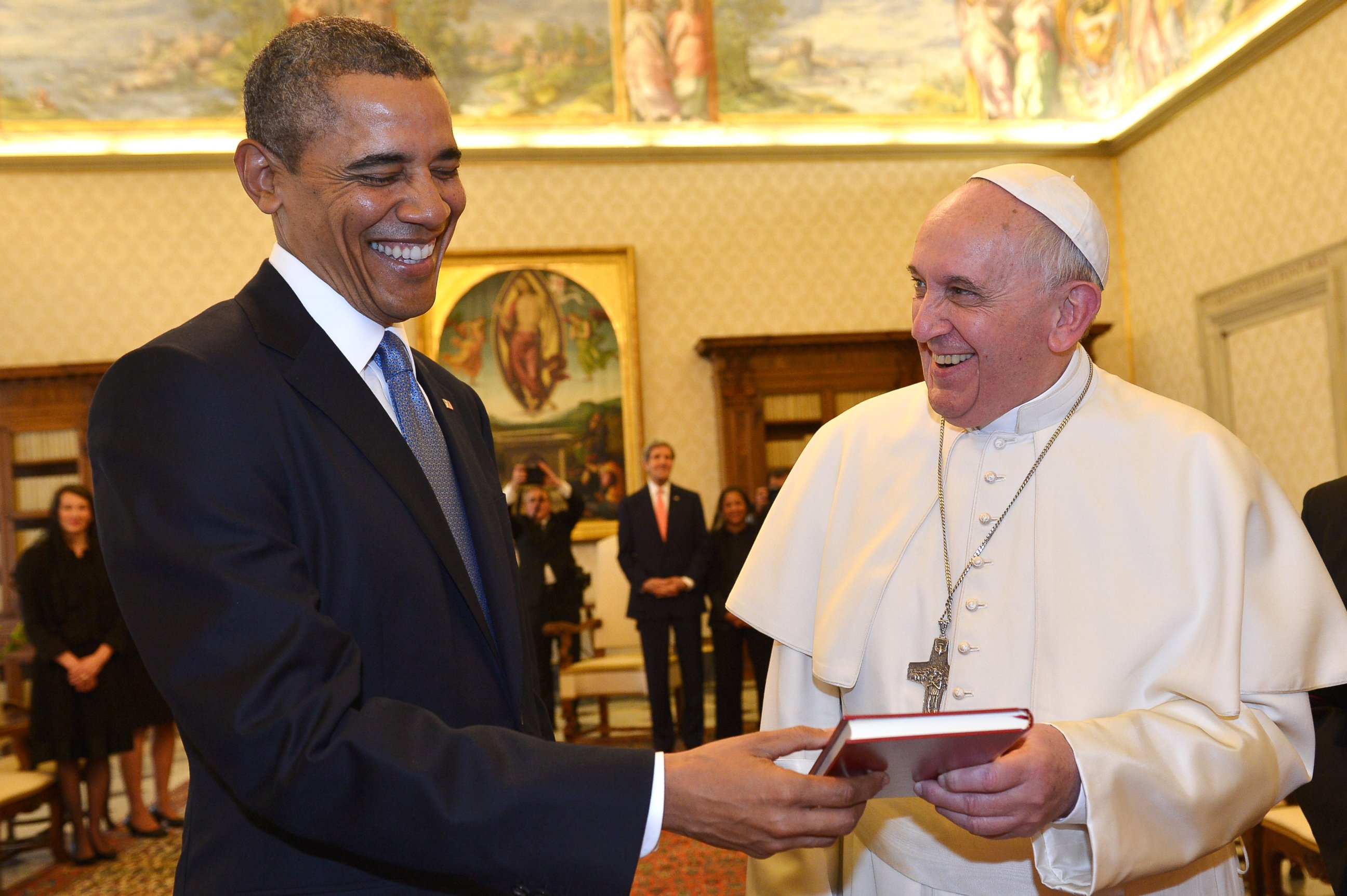 PHOTO: Pope Francis and President Barack Obama smile as they exchange gifts, at the Vatican, March 27, 2014.