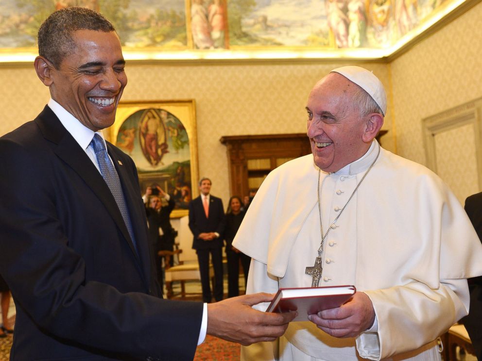 PHOTO: Pope Francis and President Barack Obama smile as they exchange gifts, at the Vatican, March 27, 2014.