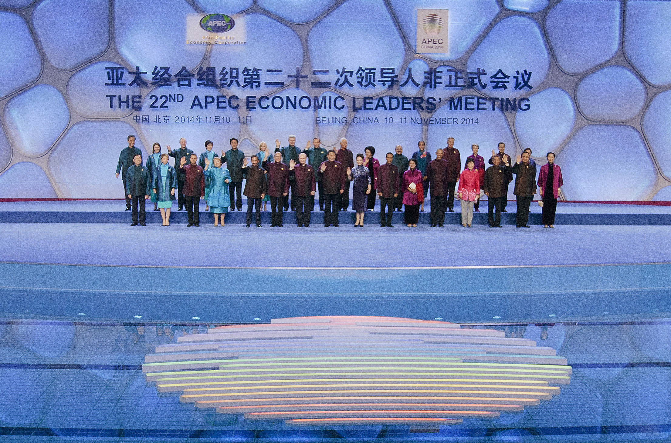 PHOTO: Chinese President Xi Jinping, center, U.S. President Barack Obama, and other world leaders during the Aisa-Pacific Economic Cooperation (APEC) Summit family photo, Nov. 10, 2014 in Beijing.