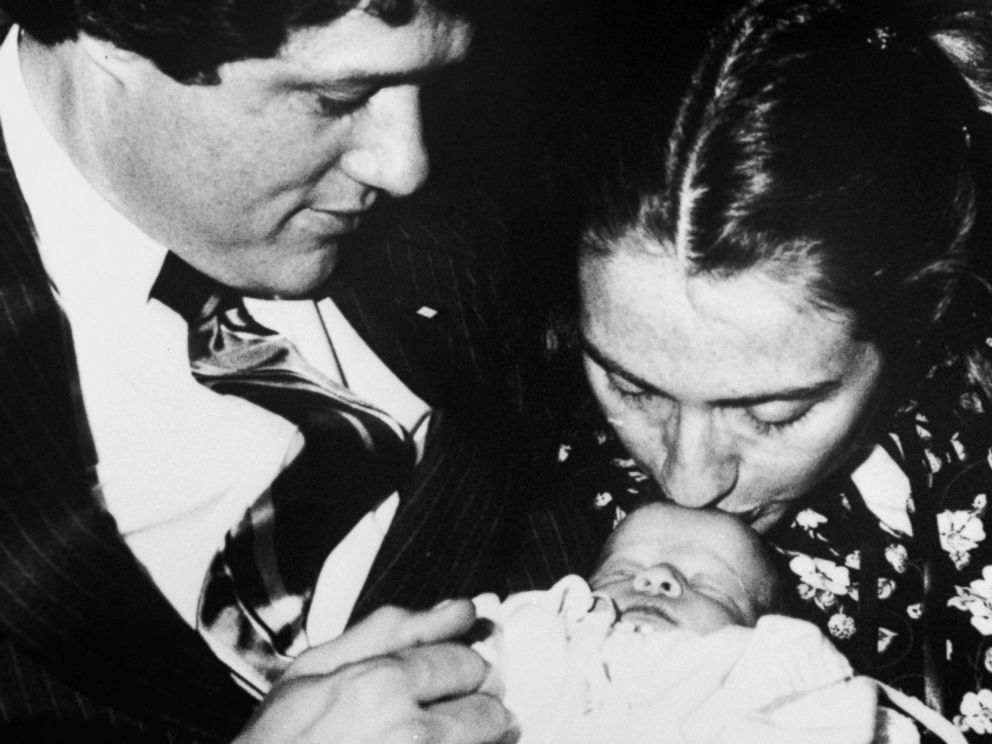 PHOTO: Arkansas Gov. Bill Clinton, wife Hillary Rodham, 33, and week-old daughter Chelsea pose for a family picture, March 5, 1980. 