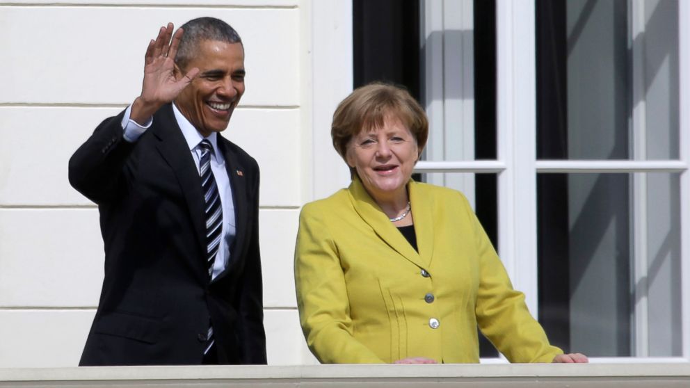 German Chancellor Angela Merkel, right, welcomes President Barack Obama at Herrenhausen Palace in Hannover, northern Germany, April 24, 2016.