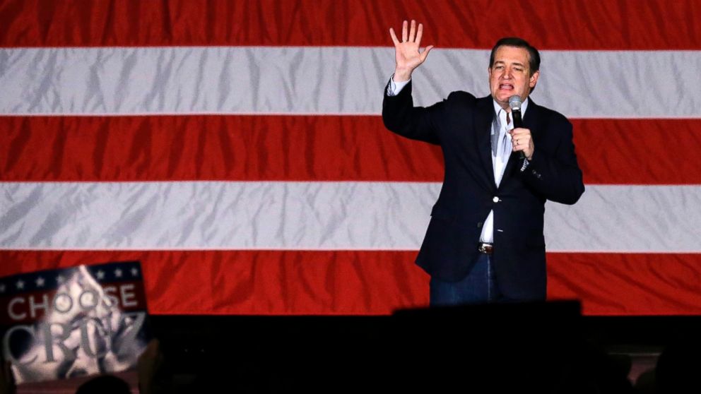 PHOTO: Sen. Ted Cruz speaks at a campaign stop at Waukesha County Exposition Center, April 4, 2016, in Waukesha, Wis.