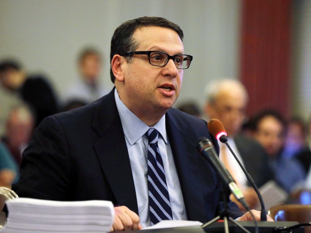 PHOTO: David Wildstein speaks during a hearing at the Statehouse in Trenton, Jan. 9, 2014.
