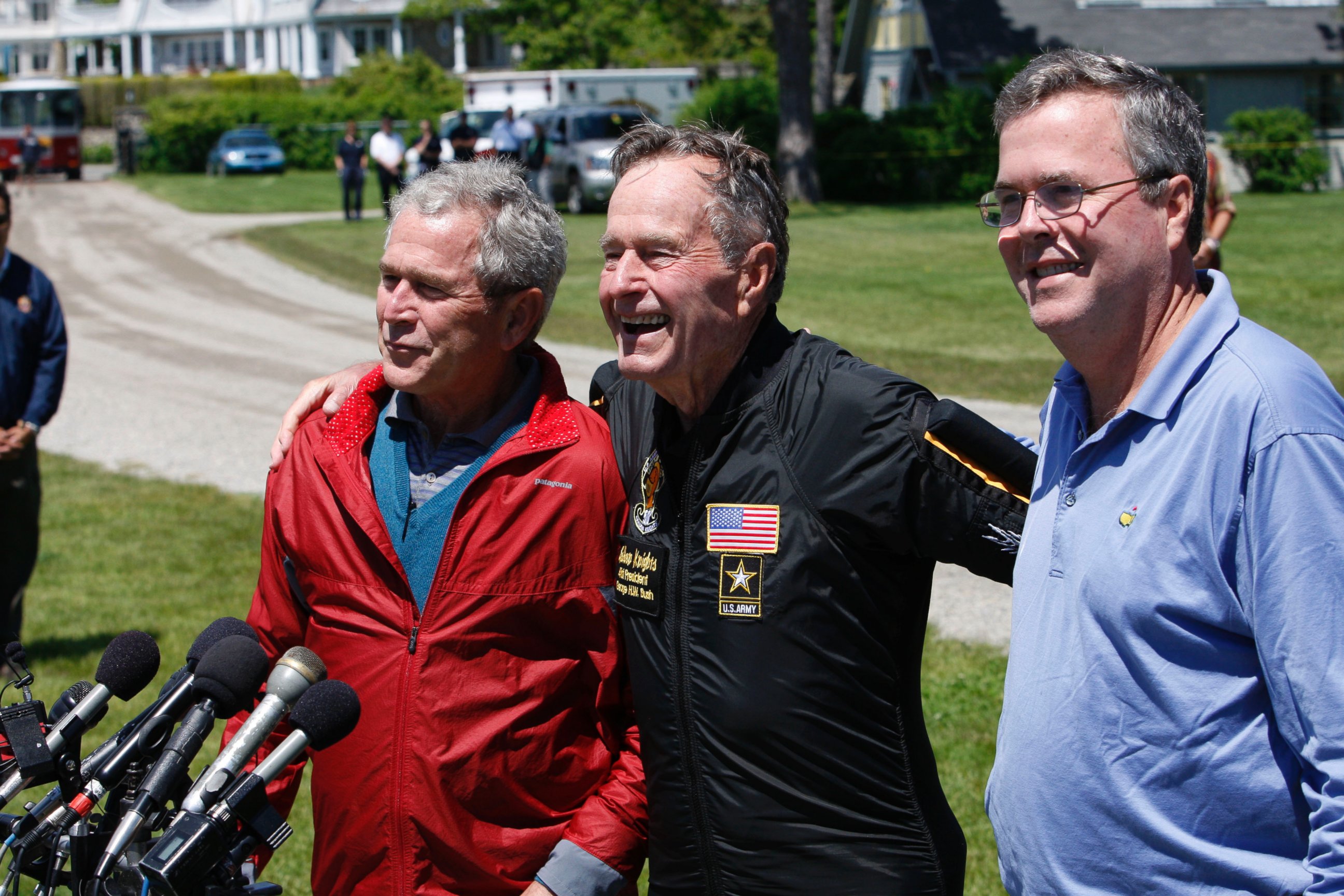 PHOTO: Former President George H. W. Bush, center, is joined by his sons, former President George W. Bush, left, and former Florida Gov. Jeb Bush in Kennebunkport, Maine, June 12, 2009.