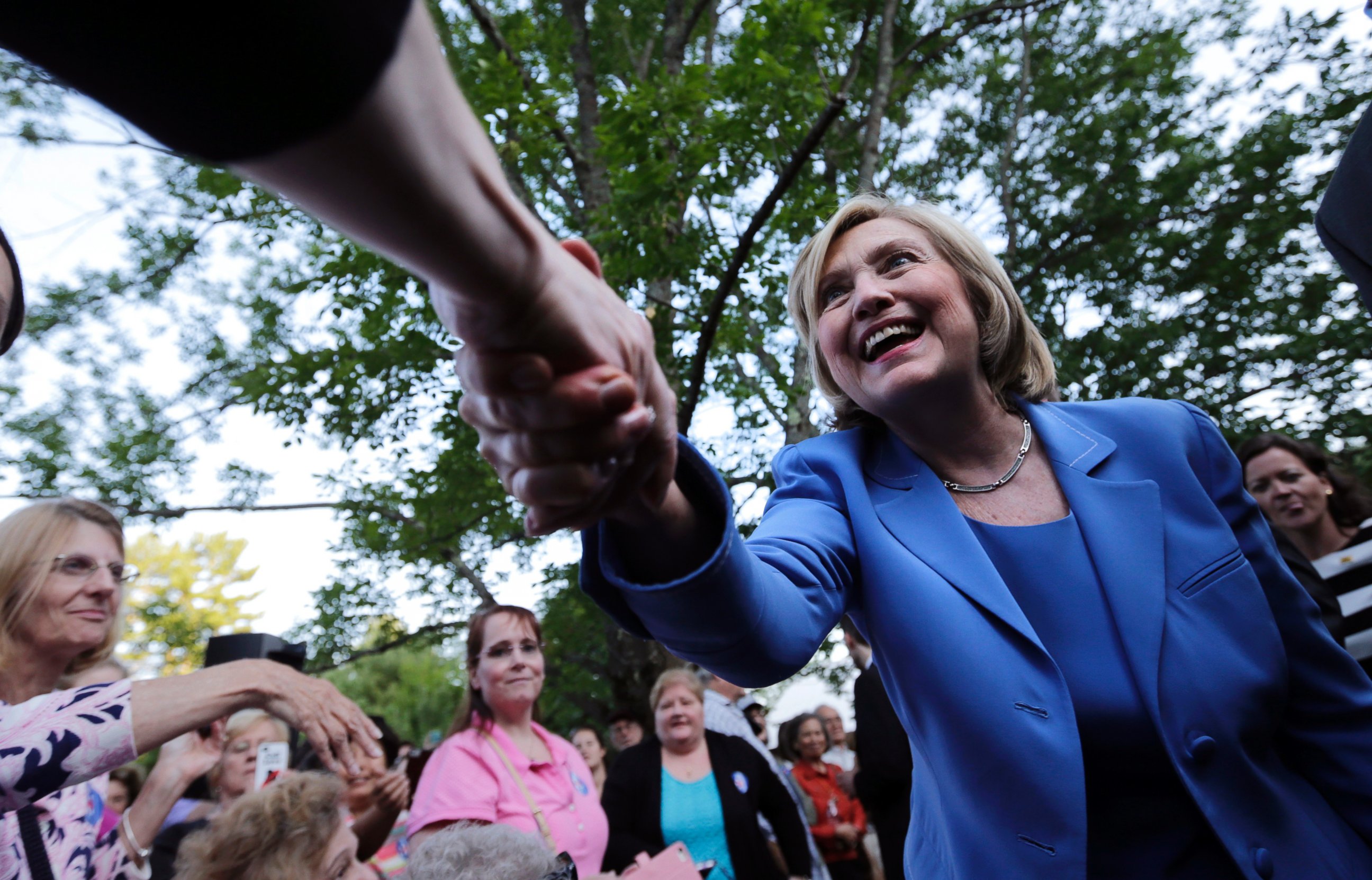 PHOTO: Democratic presidential candidate Hillary Rodham Clinton shakes hands with guests during a house party, July 16, 2015, in Windham, N.H.