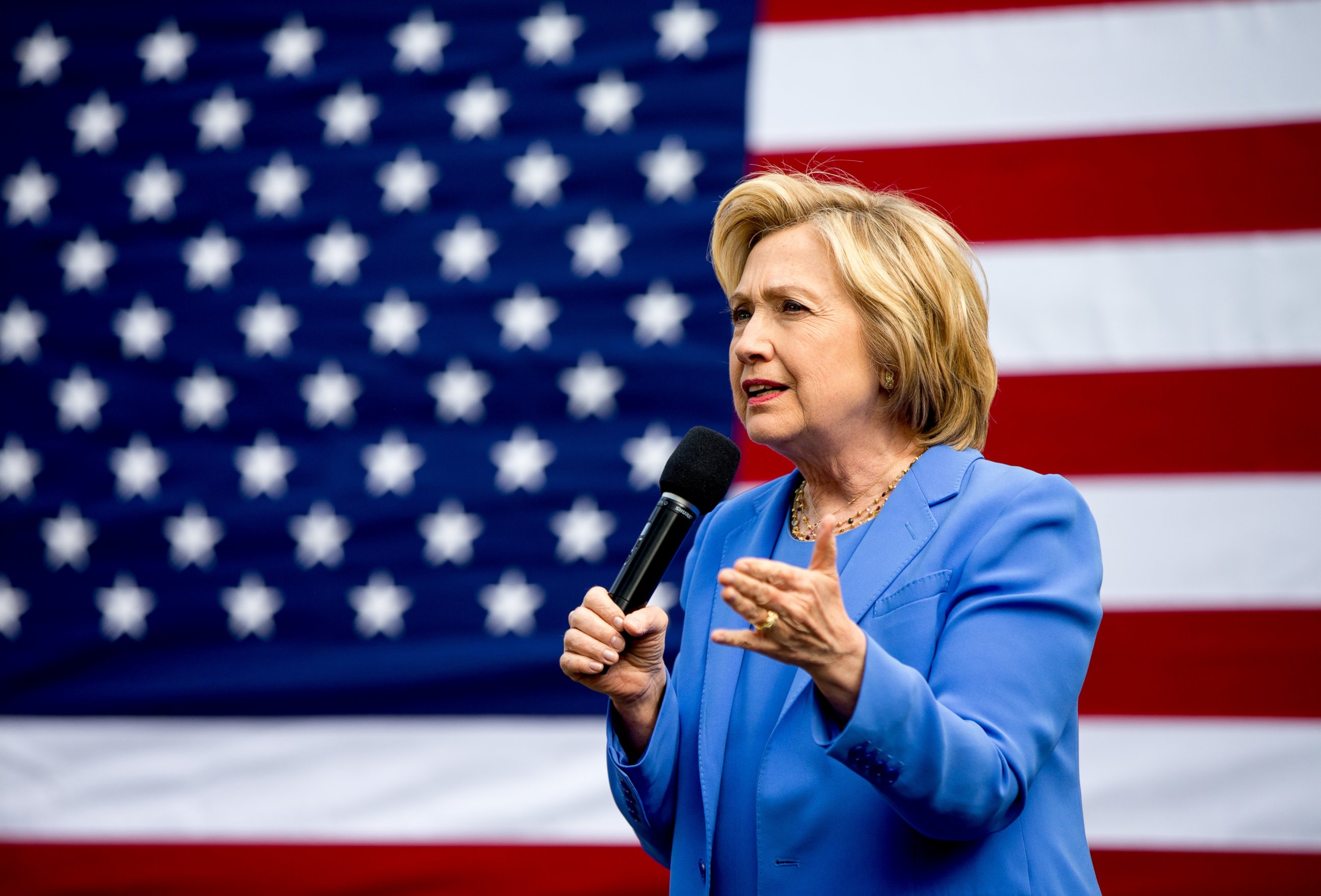 PHOTO: Hillary Clinton speaks at the home of Nathan Smith during a campaign stop in Fort Mitchell, Ky., May 15, 2016.