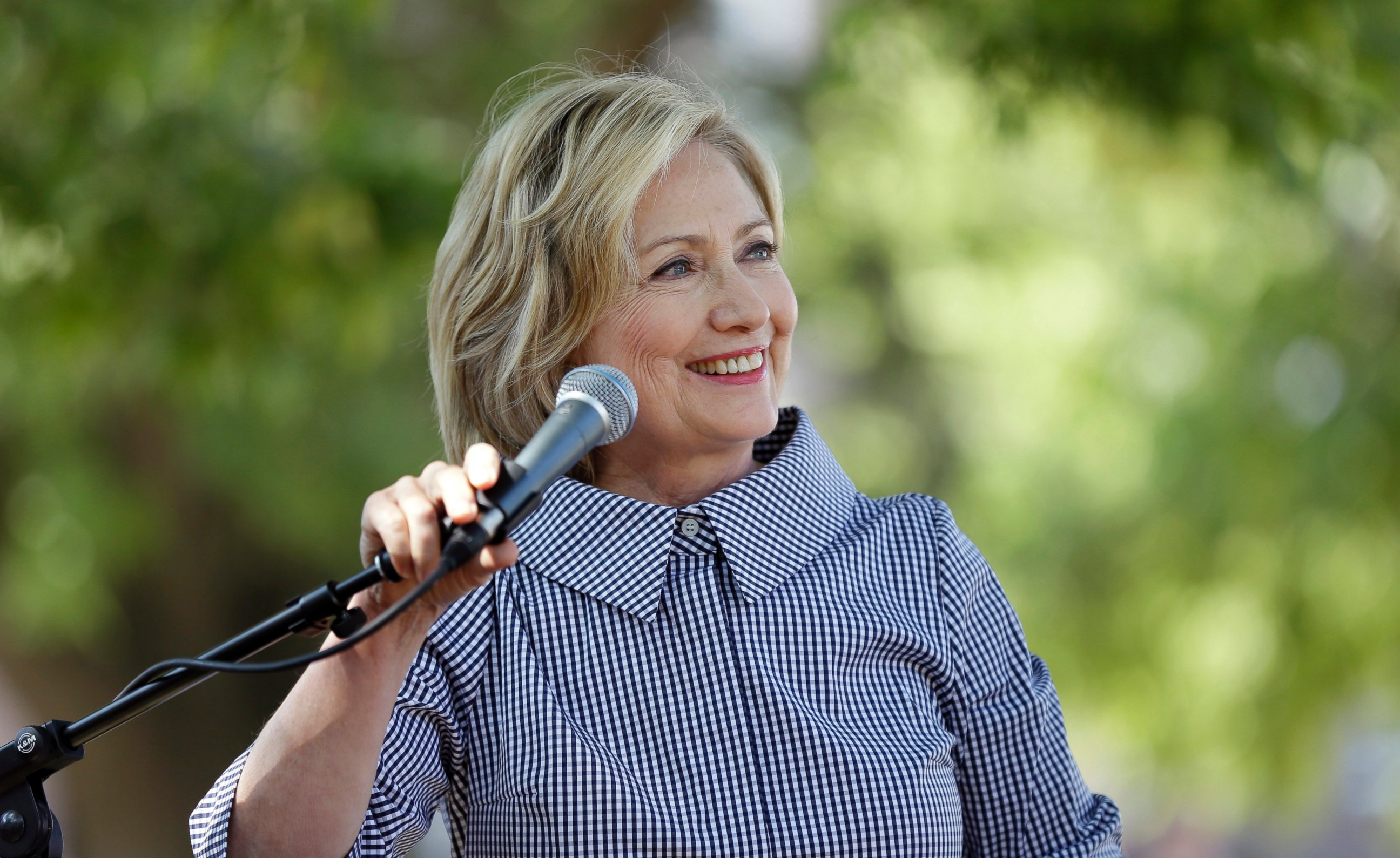 PHOTO: Democratic presidential candidate Hillary Rodham Clinton speaks at a news conference during a visit to the Iowa State Fair, Aug. 15, 2015, in Des Moines, Iowa. 