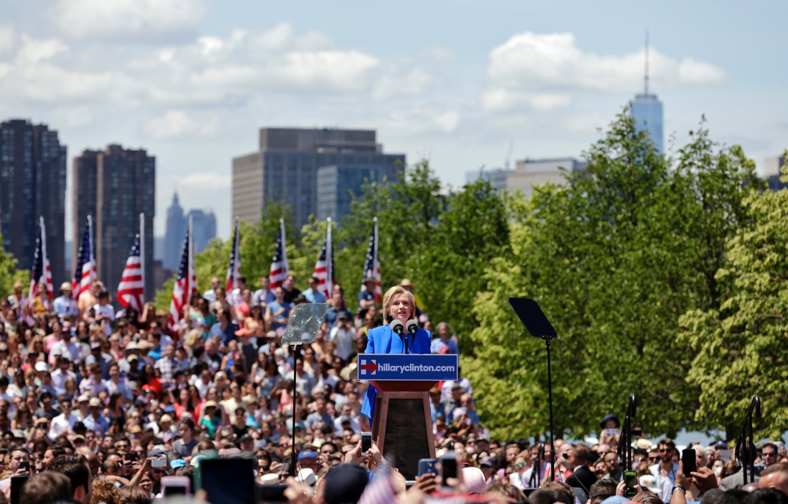 PHOTO: Democratic presidential candidate, former Secretary of State Hillary Rodham Clinton speaks to supporters Saturday, June 13, 2015, on Roosevelt Island in New York.