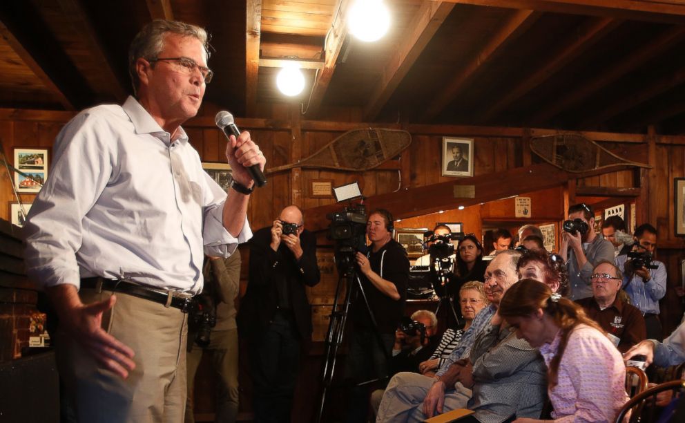 PHOTO: Former Florida Gov. Jeb Bush speaks to a group at a Politics and Pie at the Snow Shoe Club Thursday, April 16, 2015, in Concord, N.H.