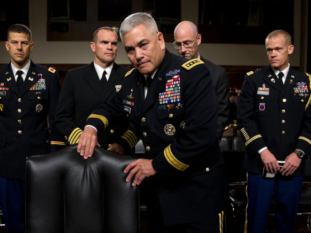 PHOTO: U.S. Forces-Afghanistan Resolute Support Mission Commander Gen. John Campbell arrives on Capitol Hill in Washington, Oct. 6, 2015, to testify before the Senate Armed Services Committee.