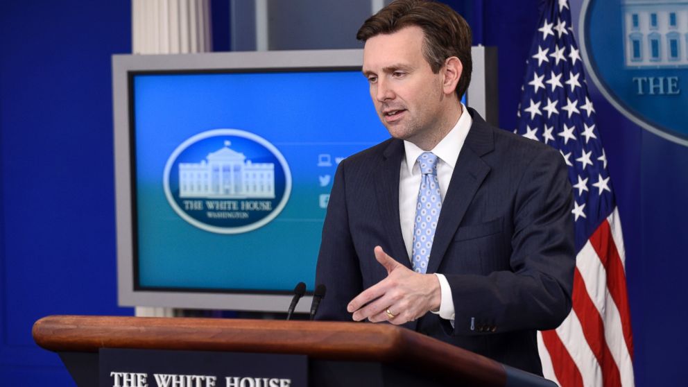 PHOTO: White House Press Secretary Josh Earnest speaks during the daily briefing at the White House in Washington, May 31, 2016. 