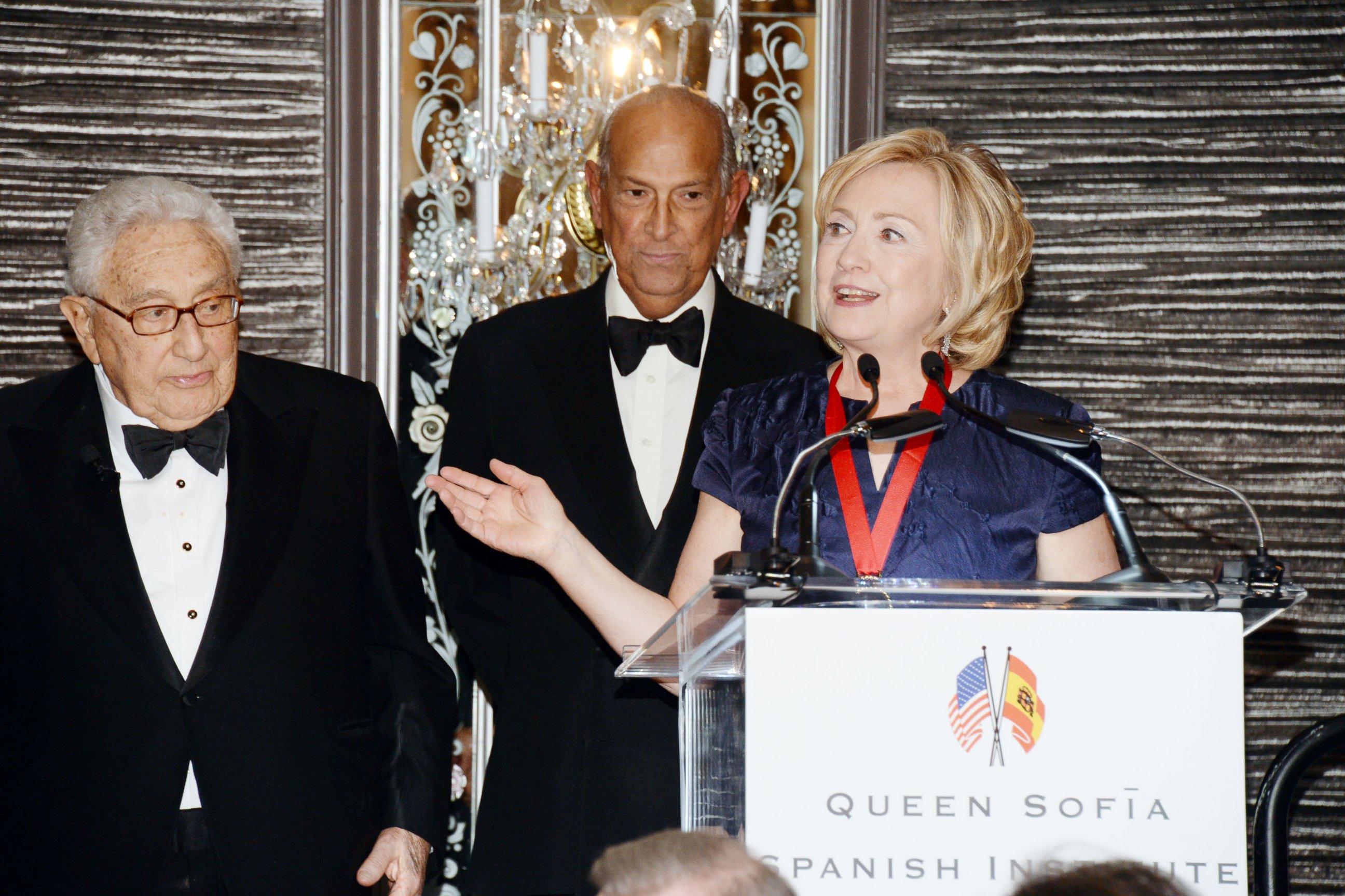 PHOTO: Henry Kissinger, Oscar de la Renta and Hillary Rodham Clinton are seen, Nov. 19, 2013, at Waldorf Astoria in New York.