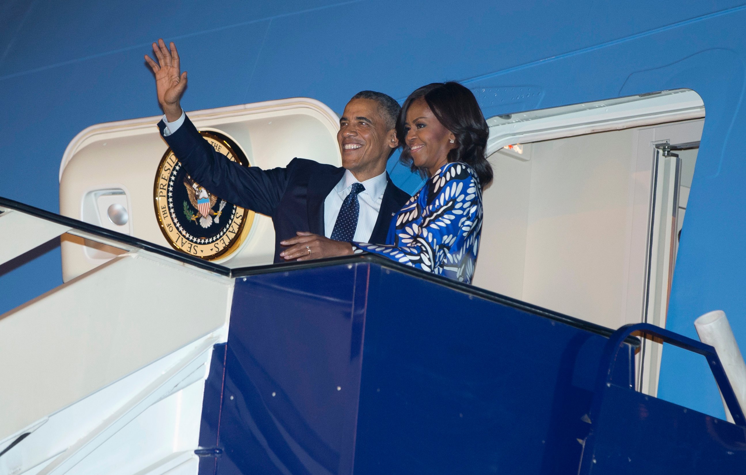 PHOTO: President Barack Obama and first lady Michelle Obama board Air Force One at King Khalid International Airport, in Riyadh, Saudi Arabia, Jan. 27, 2015.