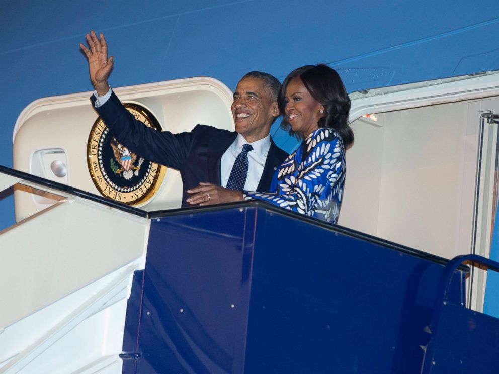 PHOTO: President Barack Obama and first lady Michelle Obama board Air Force One at King Khalid International Airport, in Riyadh, Saudi Arabia, Jan. 27, 2015.