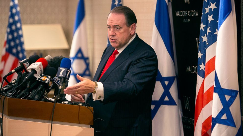 PHOTO: Republican presidential hopeful Mike Huckabee gestures as he speaks during a press conference in Jerusalem, Aug. 19, 2015. 