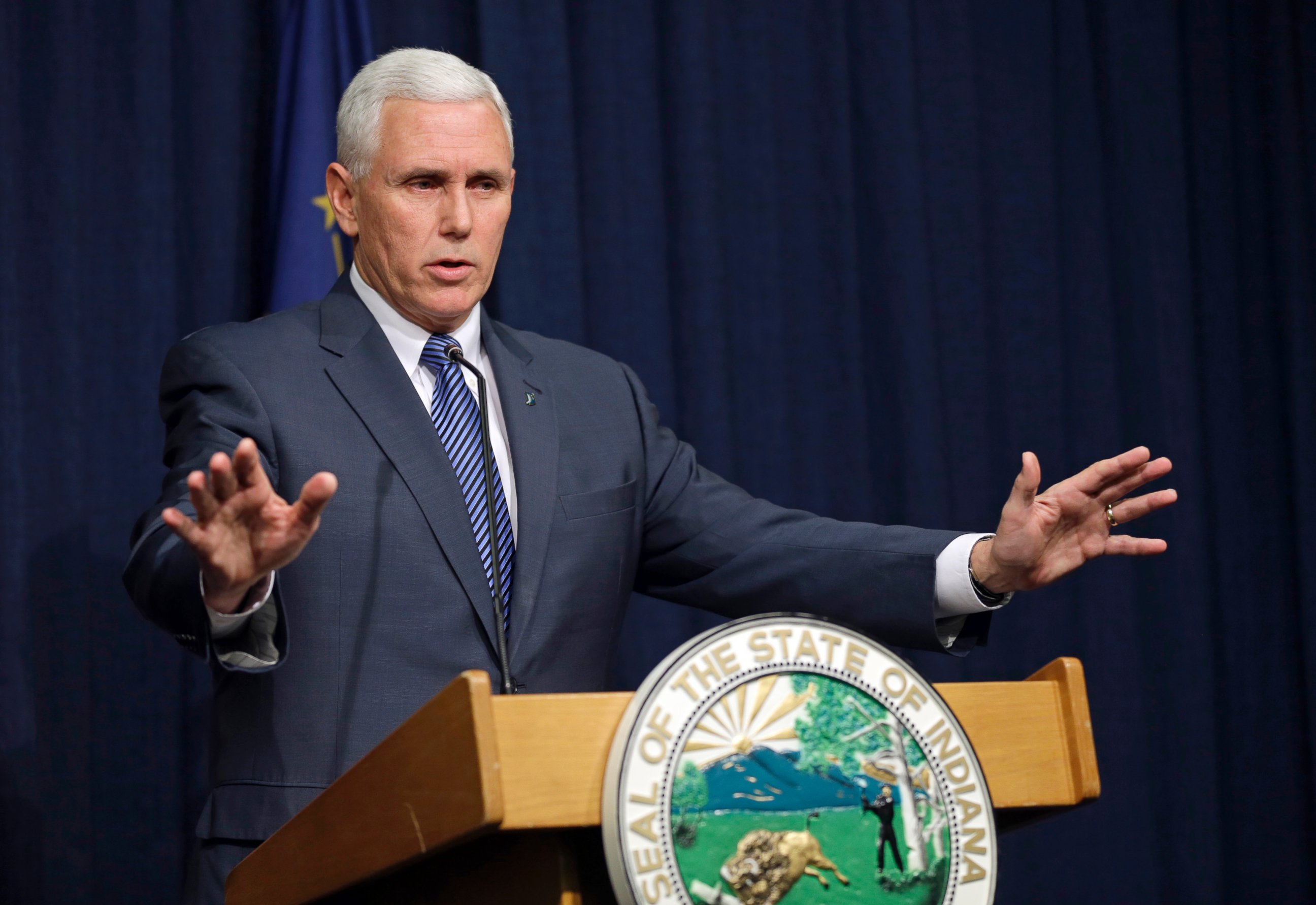 PHOTO: Indiana Gov. Mike Pence holds a news conference at the Statehouse in Indianapolis, March 26, 2015.