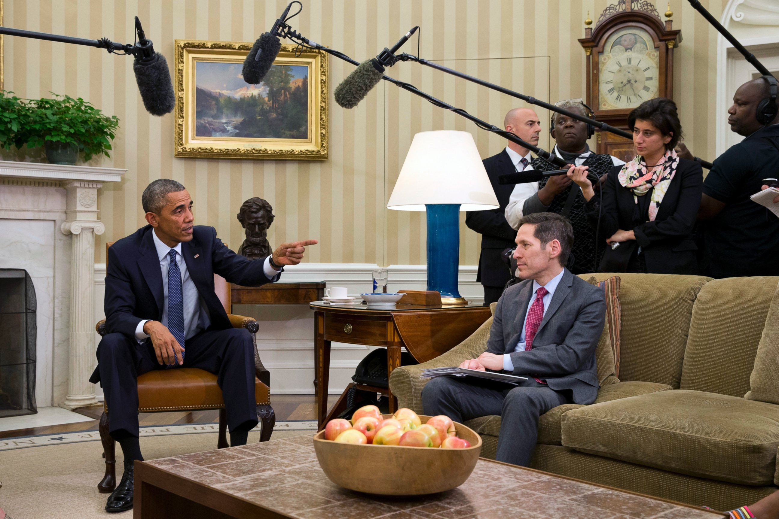 PHOTO: President Barack Obama points toward Dr. Thomas Frieden, Director of the Centers for Disease Control and Prevention, as he speaks to the media about the government's Ebola response, Oct. 16, 2014, in Washington.