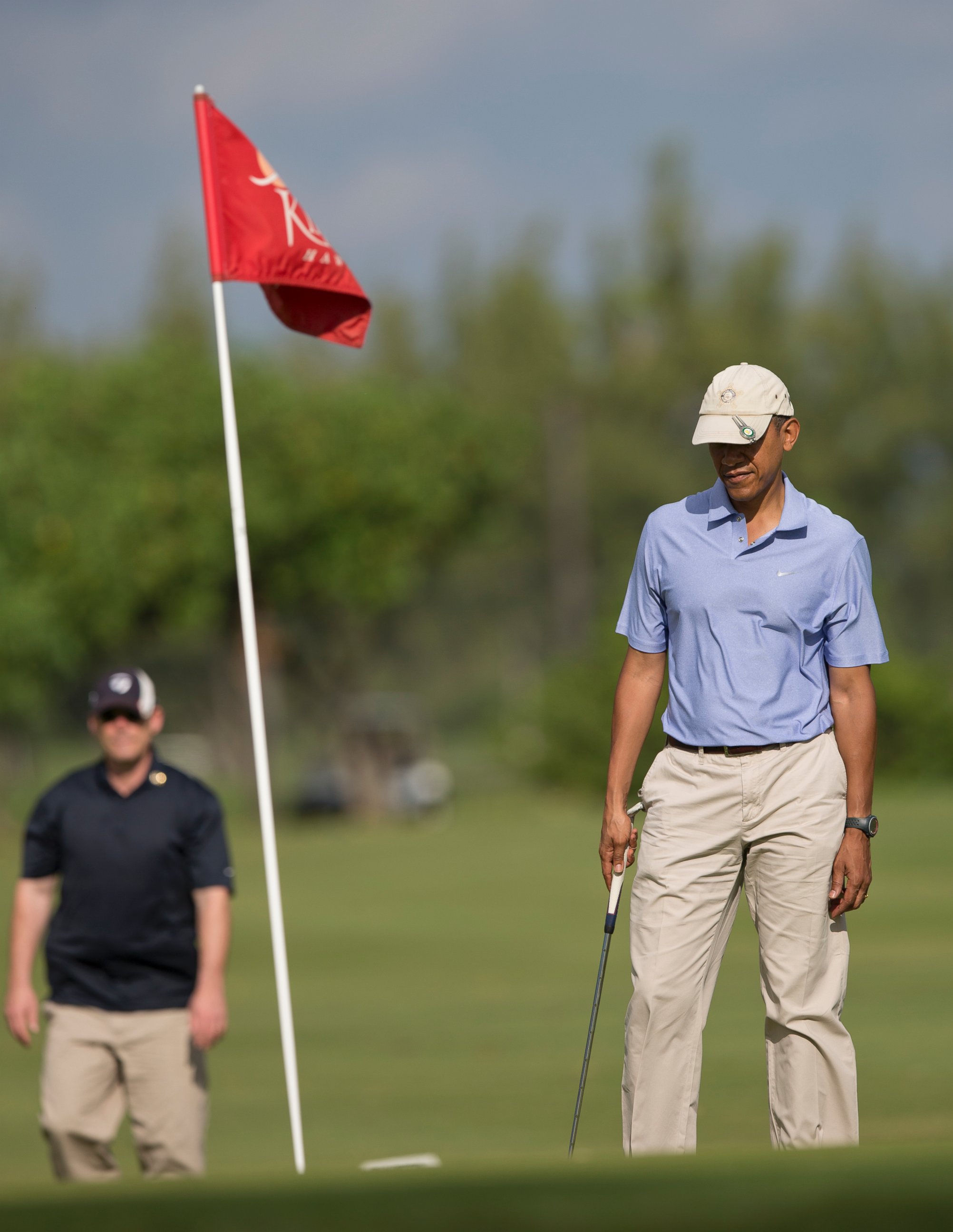 PHOTO: President Barack Obama stands on the second green at Kaneohe Klipper Golf Course on Marine Corps Base Hawaii, in Kaneohe Bay, Hawaii, Jan. 2, 2014. 