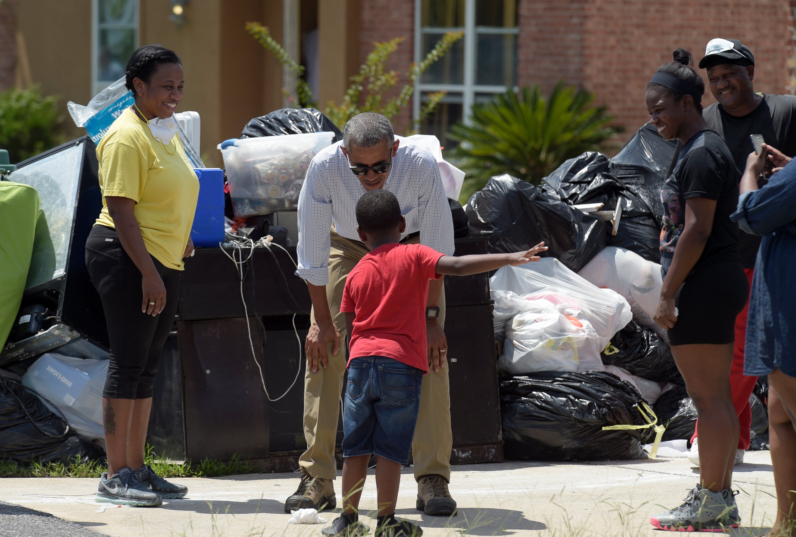 PHOTO: President Barack Obama talks with a young boy while touring  Castle Place, a flood-damaged area of Baton Rouge, Louisiana, Aug. 23, 2016. 